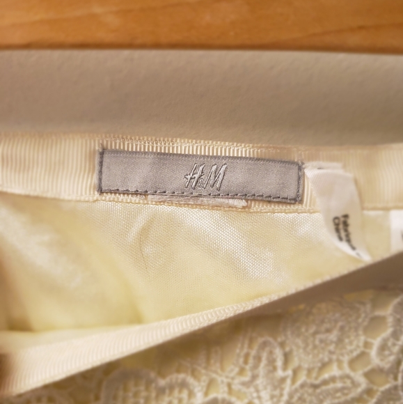 H&M Lace pencil skirt - Picture 2 of 2